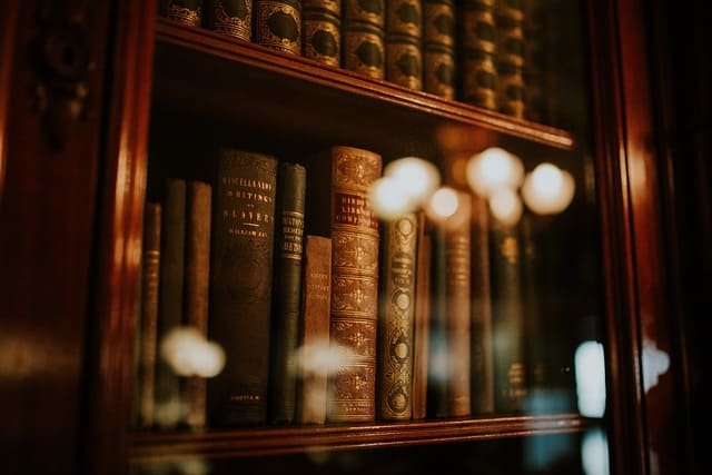 Najlepsze książki XXI wieku - lista TOP 10 pozycji, które musisz znać